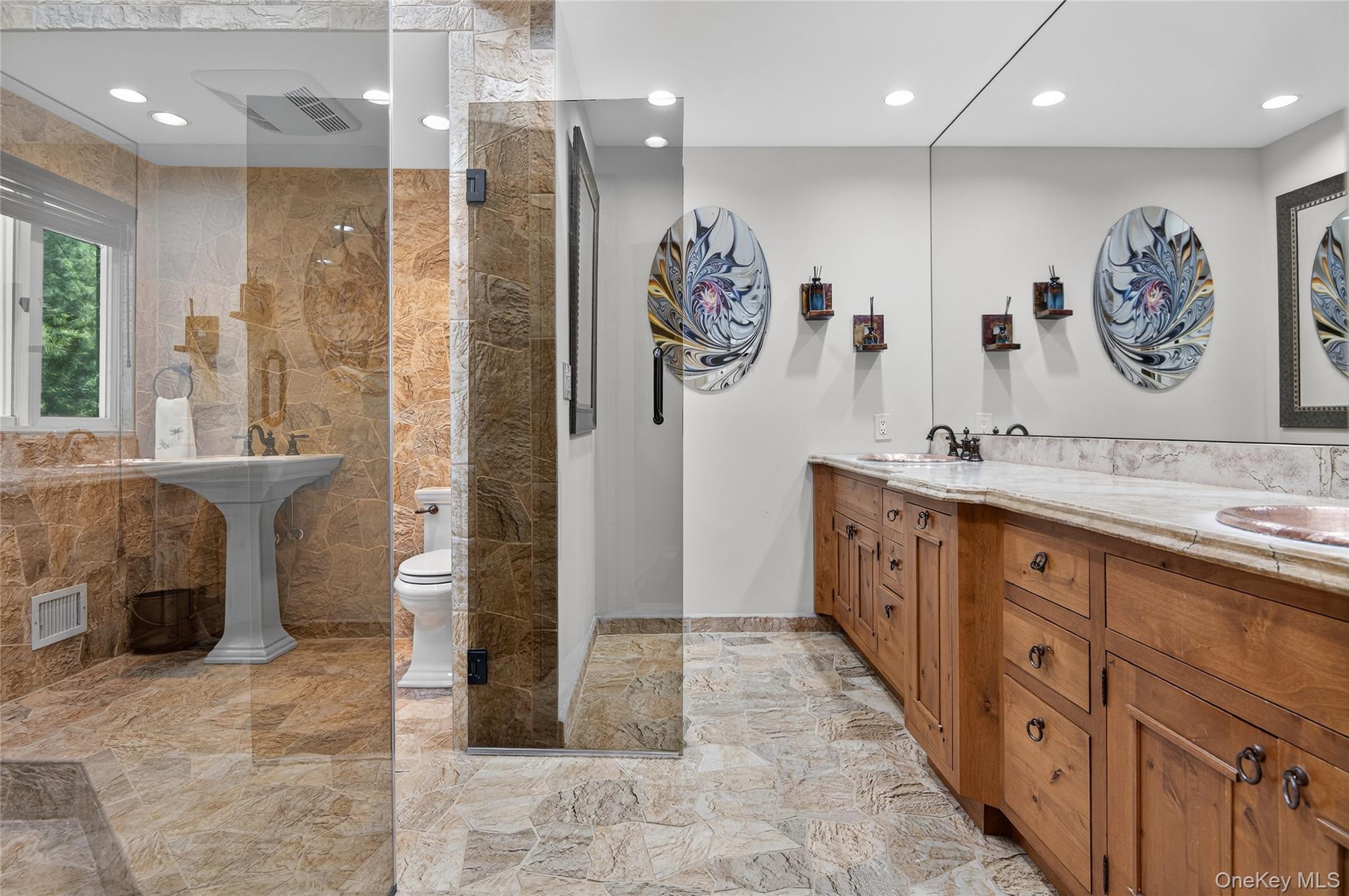 #15 photo, 18 Roundtree Drive, サフォーク郡 Melville , NY 11747