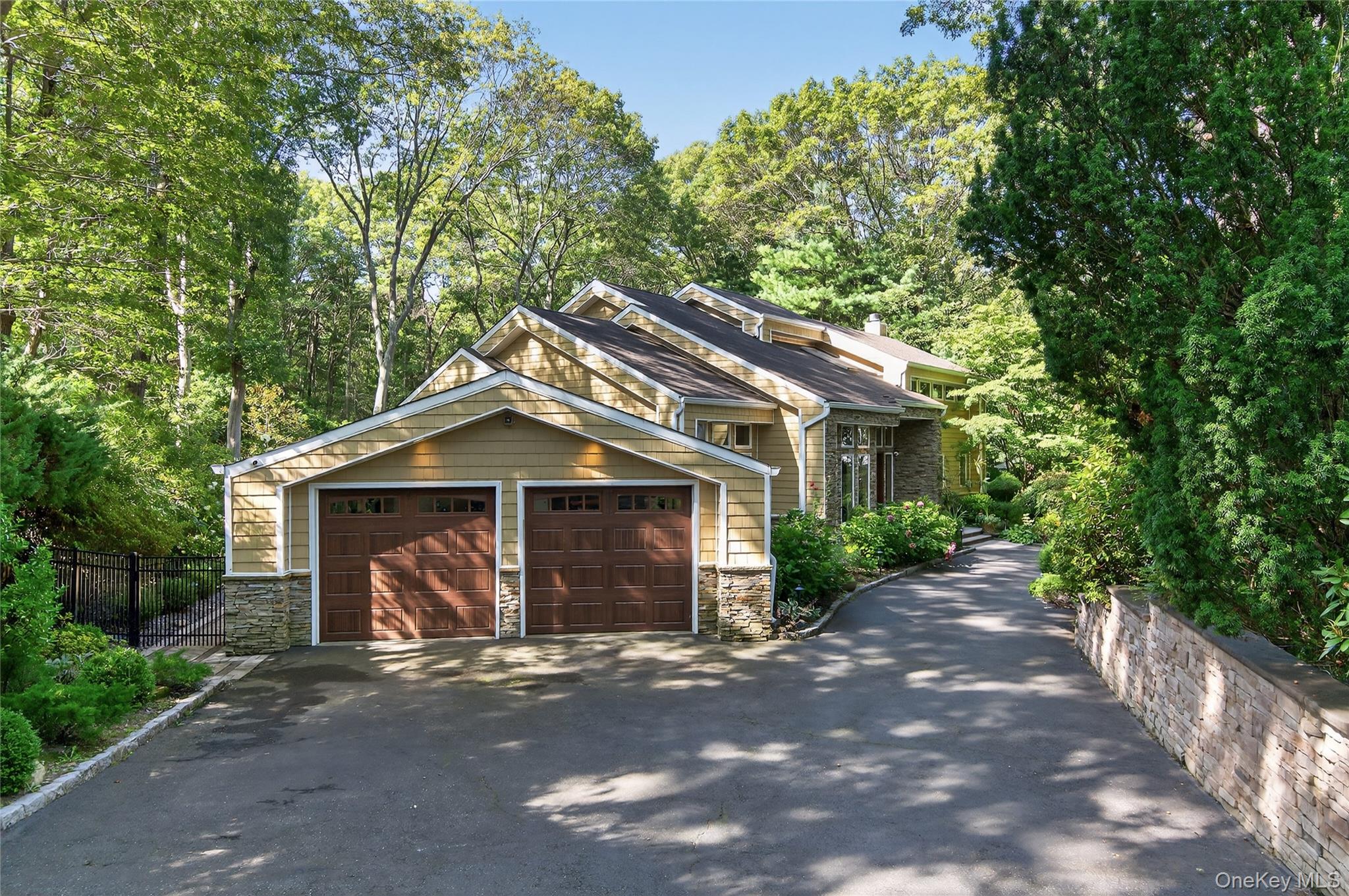 #3 photo, 18 Roundtree Drive, サフォーク郡 Melville , NY 11747