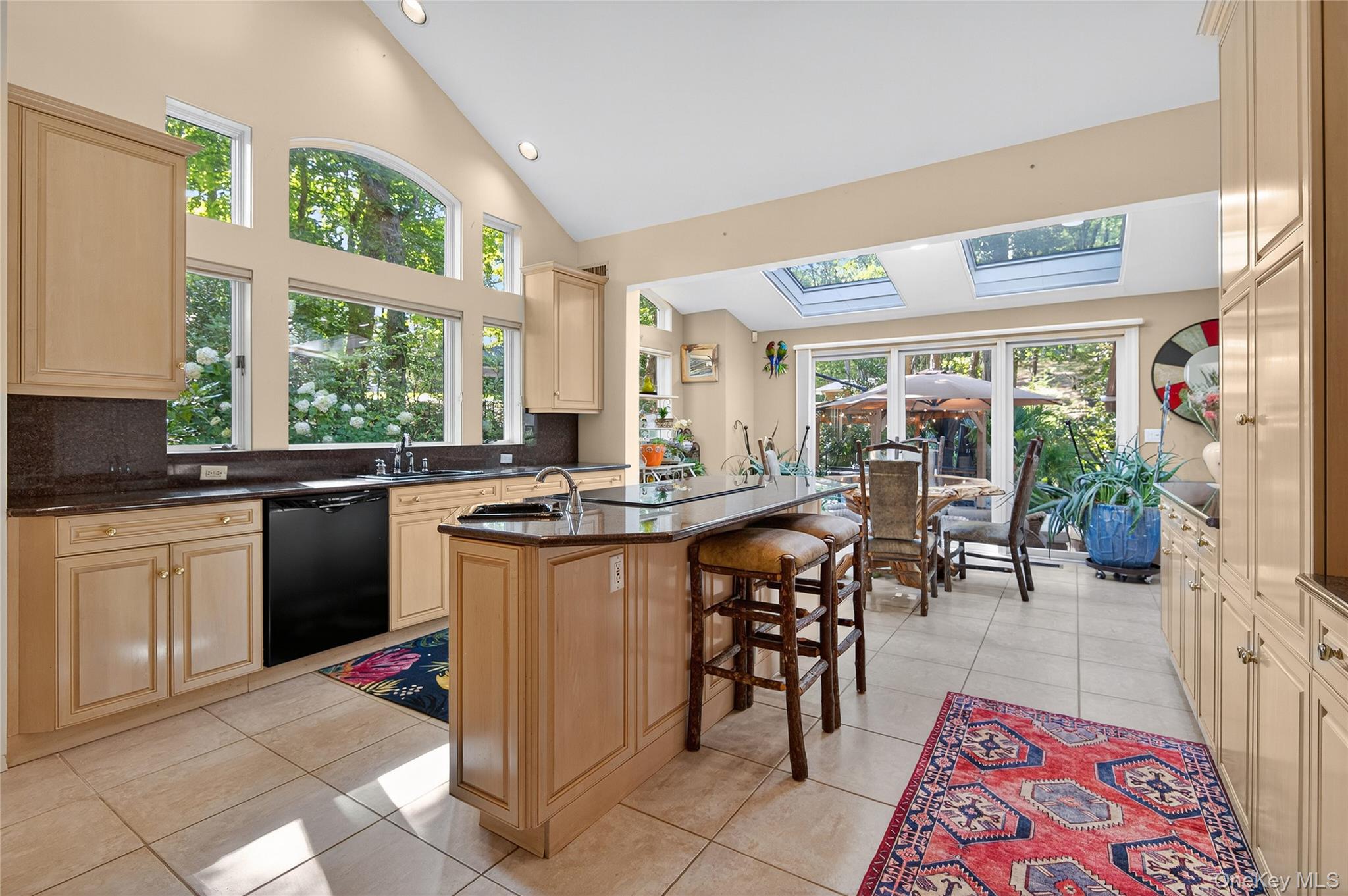 #9 photo, 18 Roundtree Drive, サフォーク郡 Melville , NY 11747