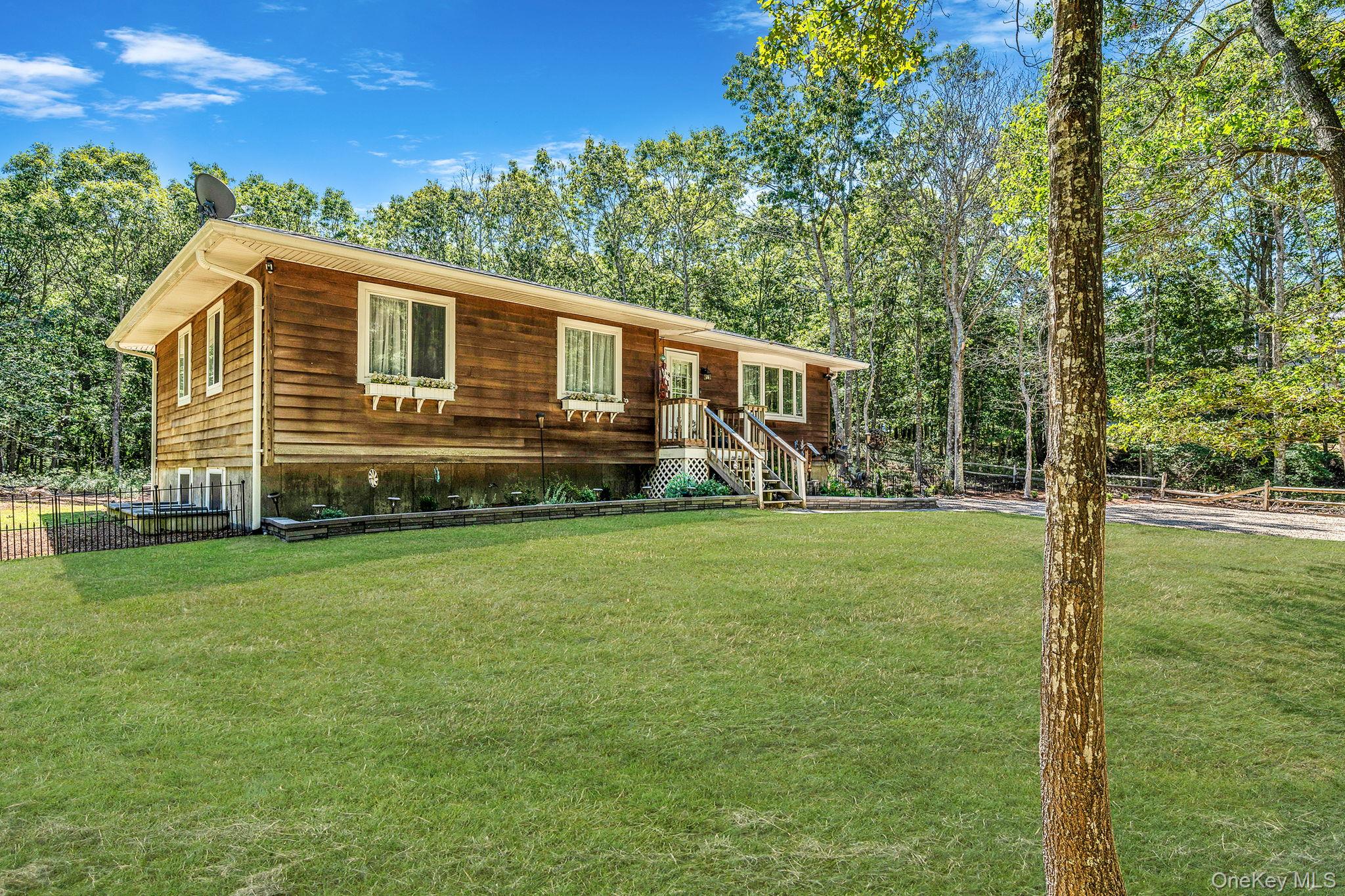 #3 photo, 3 Emily Court, サフォーク郡 Hampton Bays , NY 11946