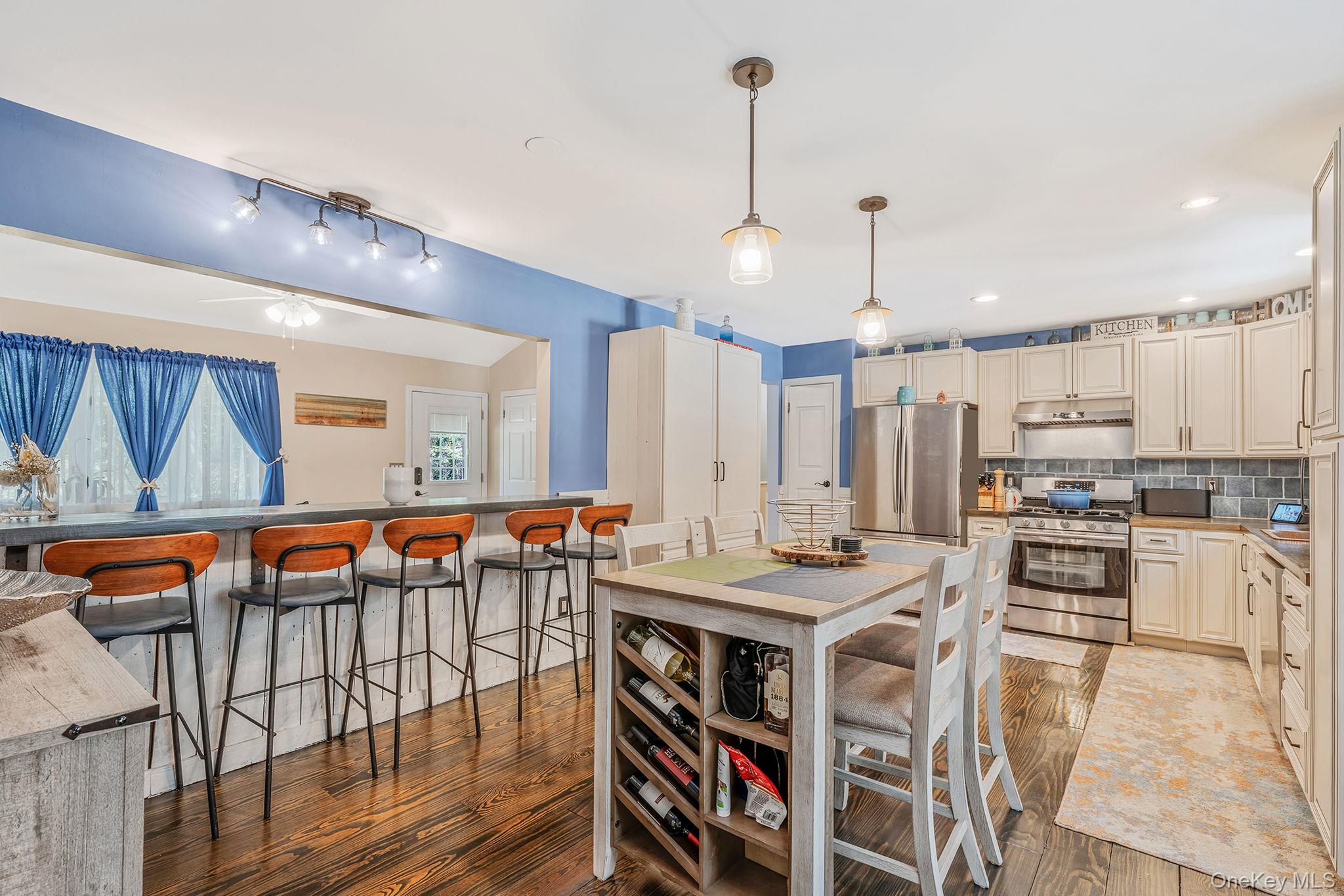 #8 photo, 3 Emily Court, サフォーク郡 Hampton Bays , NY 11946