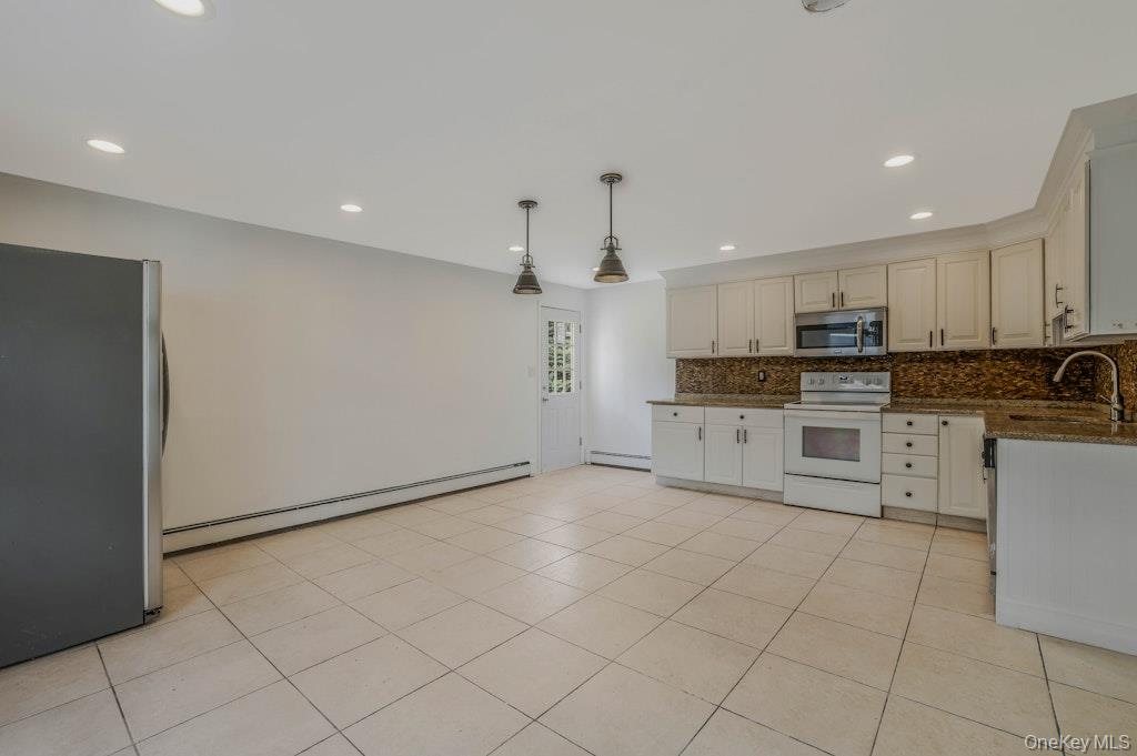 #11 photo, 225 Rushmore Avenue, Carle Place , NY 11514