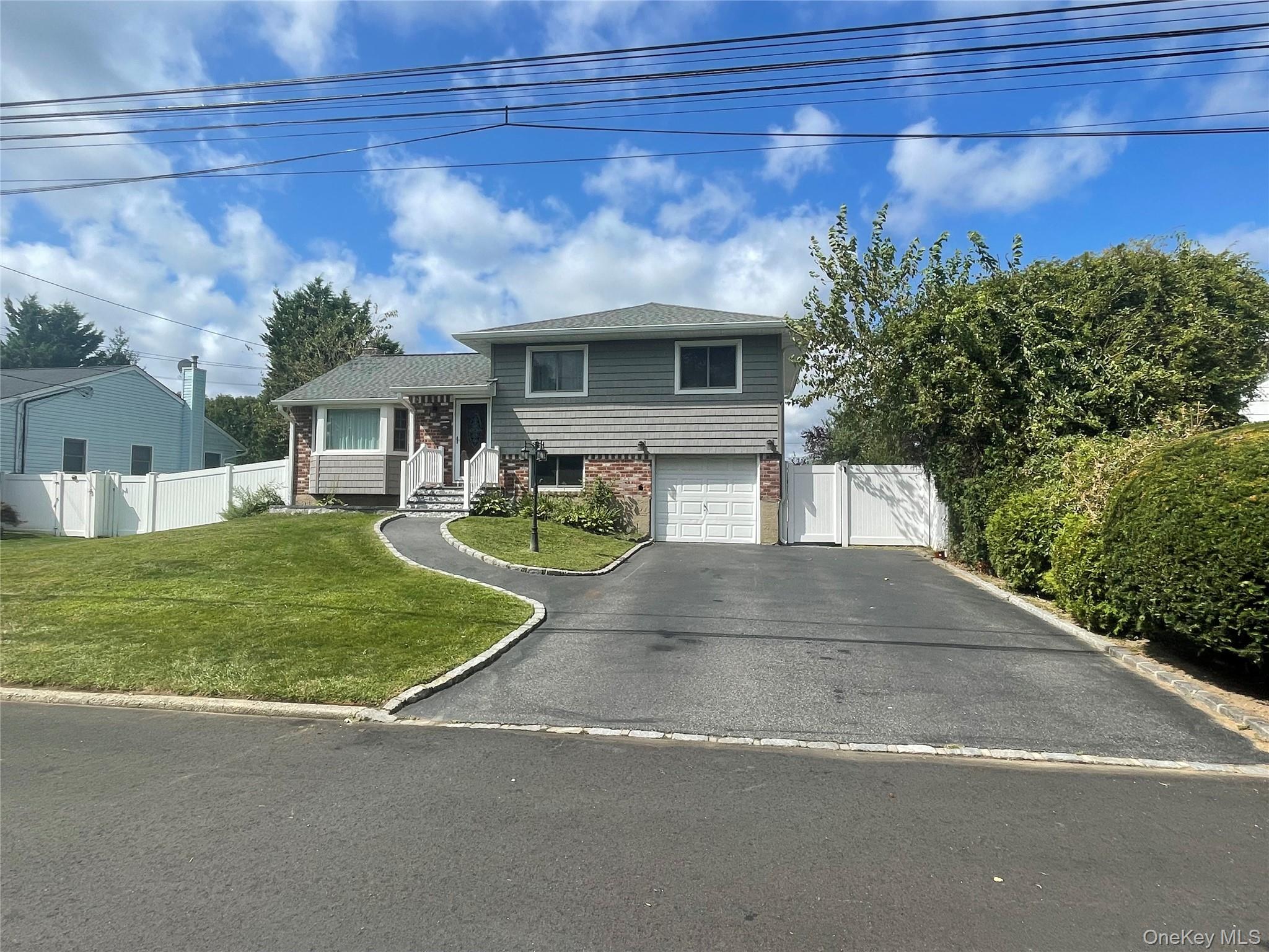 #1 photo, 506 Dewitt Avenue, 东长岛 North Babylon , NY 11703