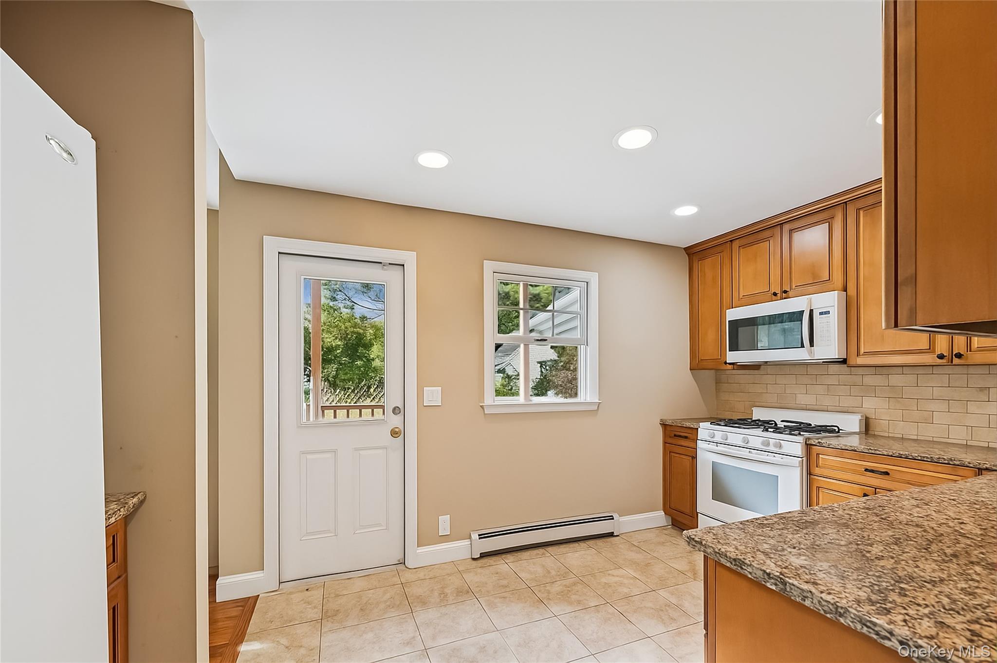 #10 photo, 18 Shirley Street, サフォーク郡 Center Moriches , NY 11934