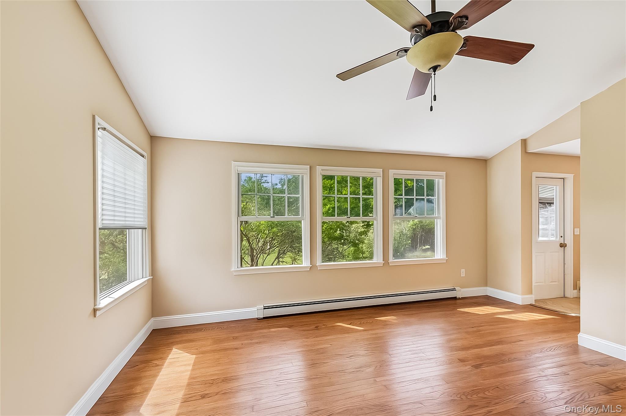 #11 photo, 18 Shirley Street, サフォーク郡 Center Moriches , NY 11934