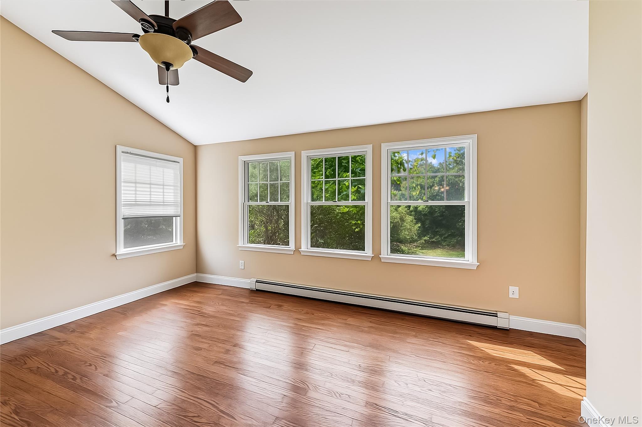 #12 photo, 18 Shirley Street, サフォーク郡 Center Moriches , NY 11934