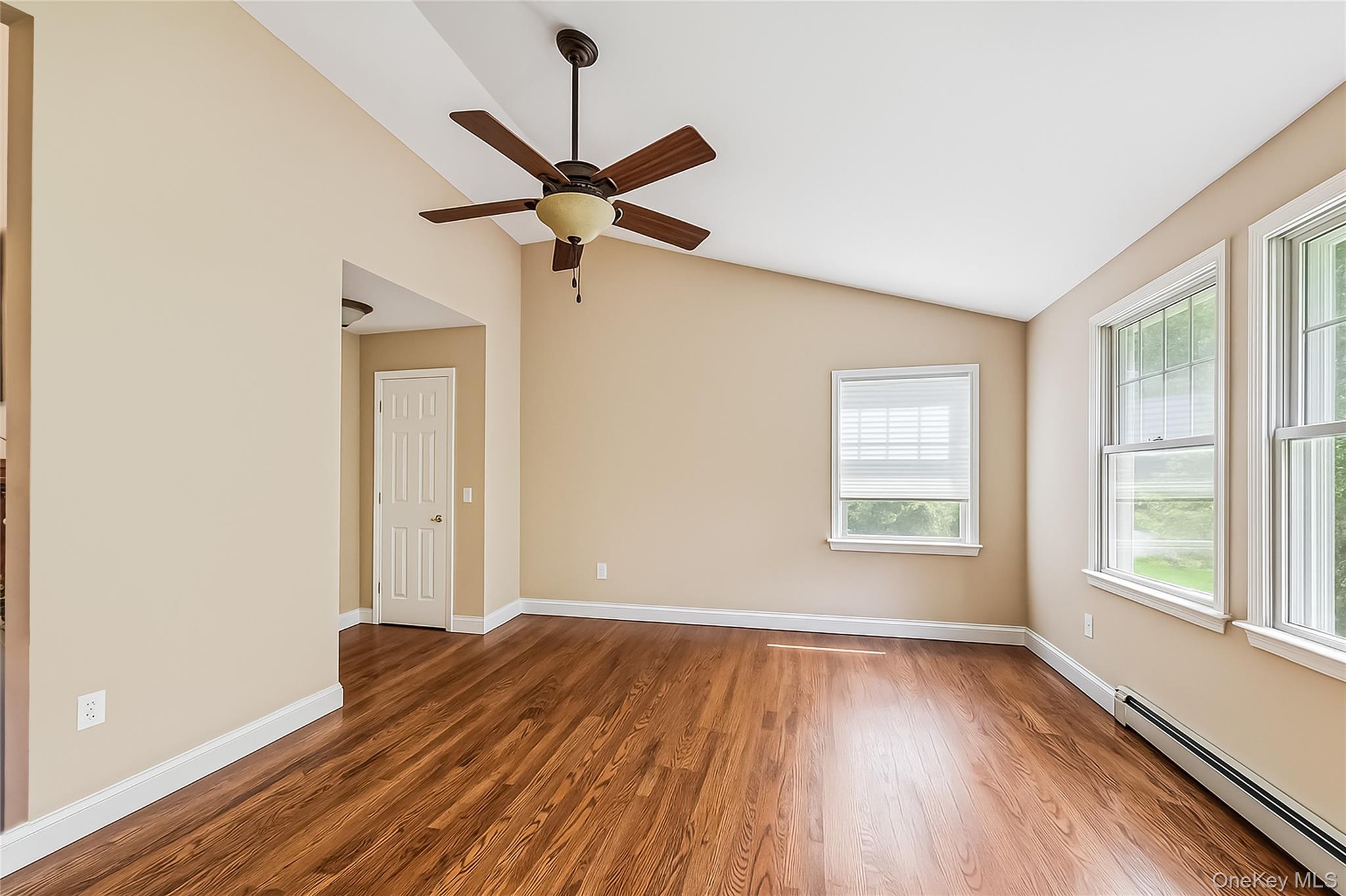 #13 photo, 18 Shirley Street, サフォーク郡 Center Moriches , NY 11934