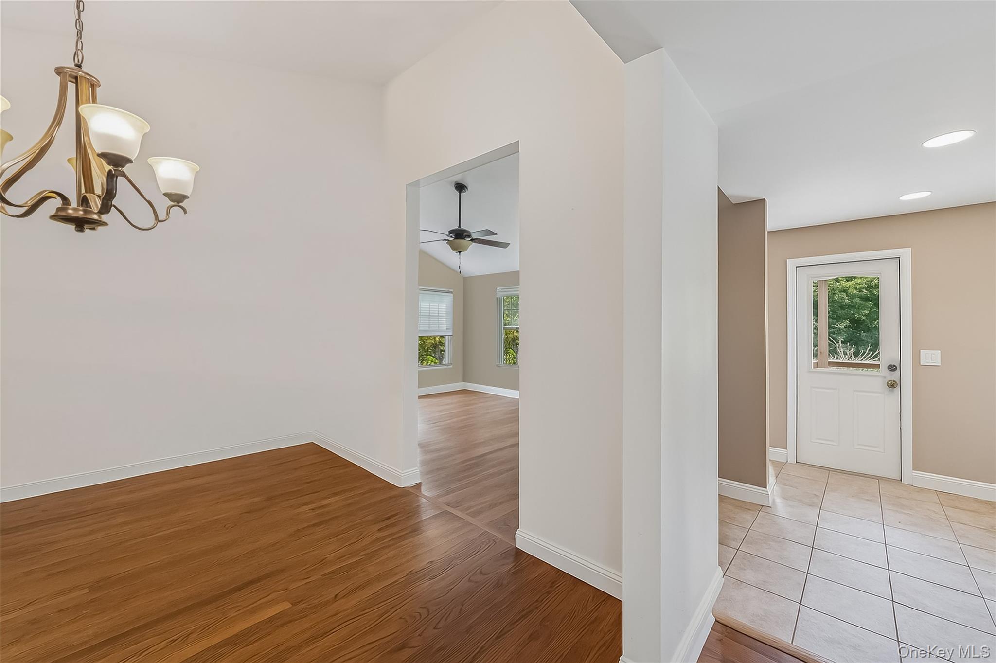 #15 photo, 18 Shirley Street, サフォーク郡 Center Moriches , NY 11934