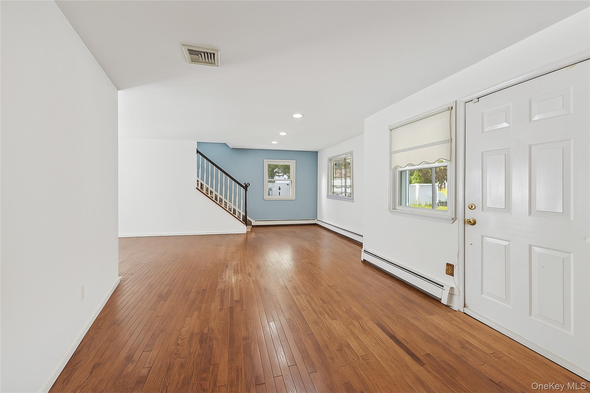 #3 photo, 18 Shirley Street, サフォーク郡 Center Moriches , NY 11934