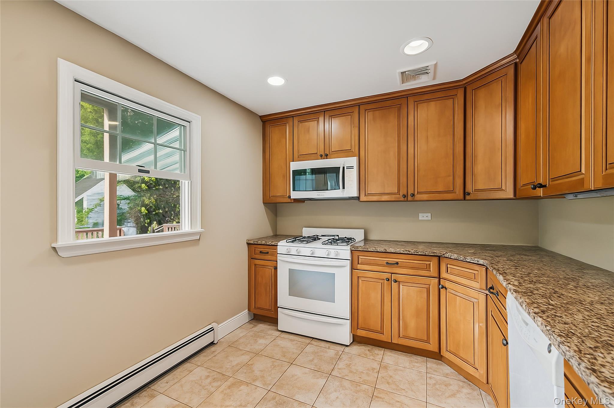 #8 photo, 18 Shirley Street, サフォーク郡 Center Moriches , NY 11934