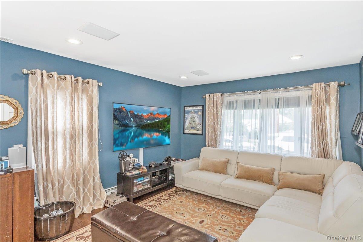 #12 photo, 922 N 1st Street, ナッソー郡 New Hyde Park , NY 11040