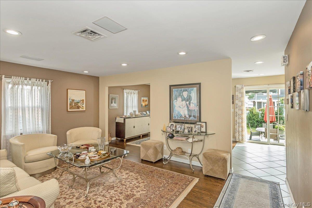 #5 photo, 922 N 1st Street, ナッソー郡 New Hyde Park , NY 11040