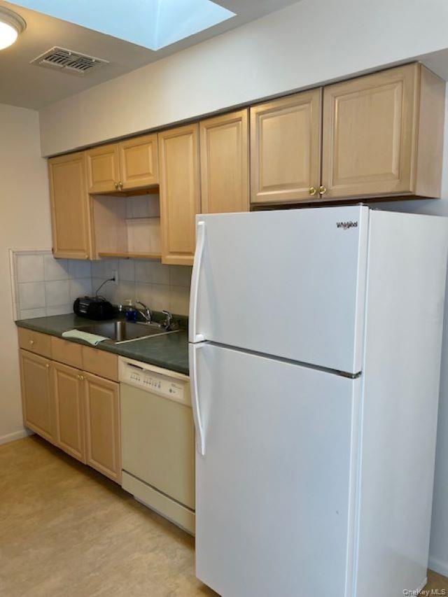 #11 photo, 120 Exmore Court, サフォーク郡 Ridge , NY 11961