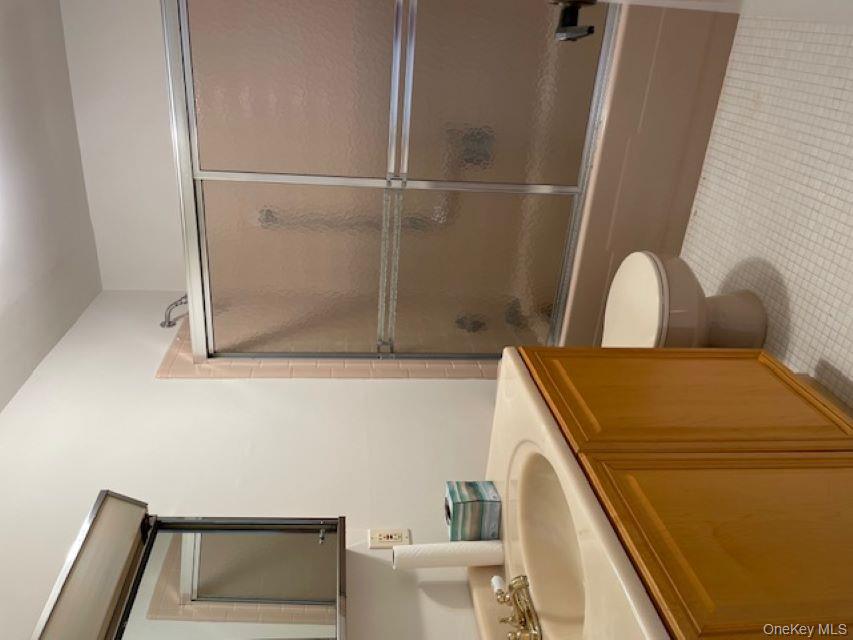 #12 photo, 120 Exmore Court, サフォーク郡 Ridge , NY 11961