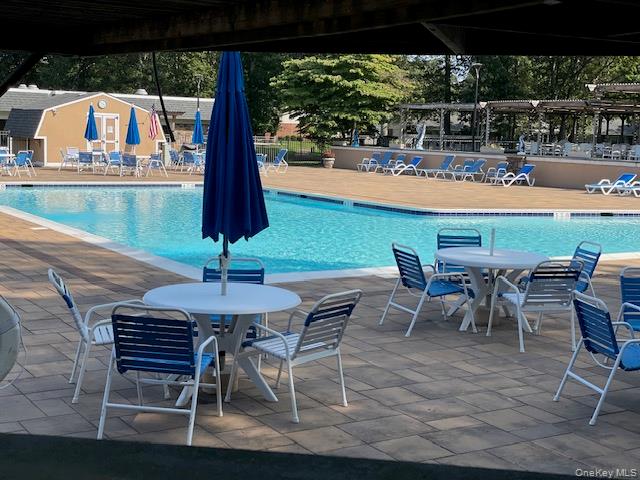 #13 photo, 120 Exmore Court, サフォーク郡 Ridge , NY 11961