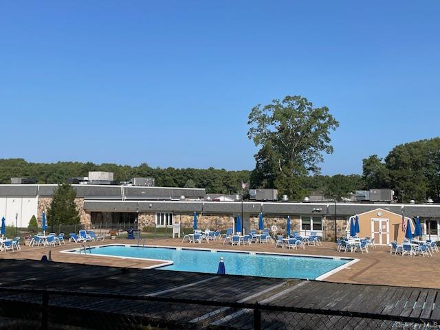 #14 photo, 120 Exmore Court, サフォーク郡 Ridge , NY 11961