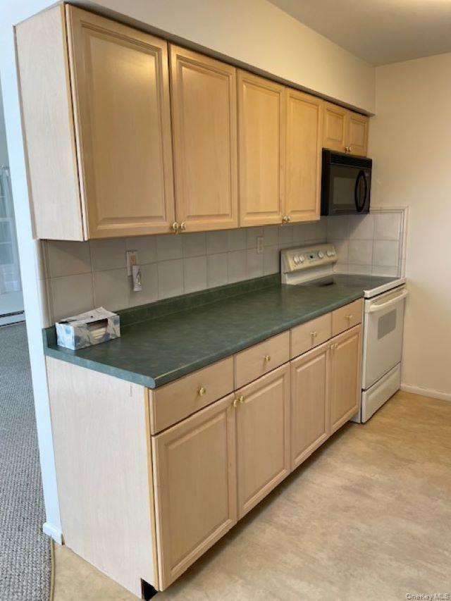 #5 photo, 120 Exmore Court, サフォーク郡 Ridge , NY 11961