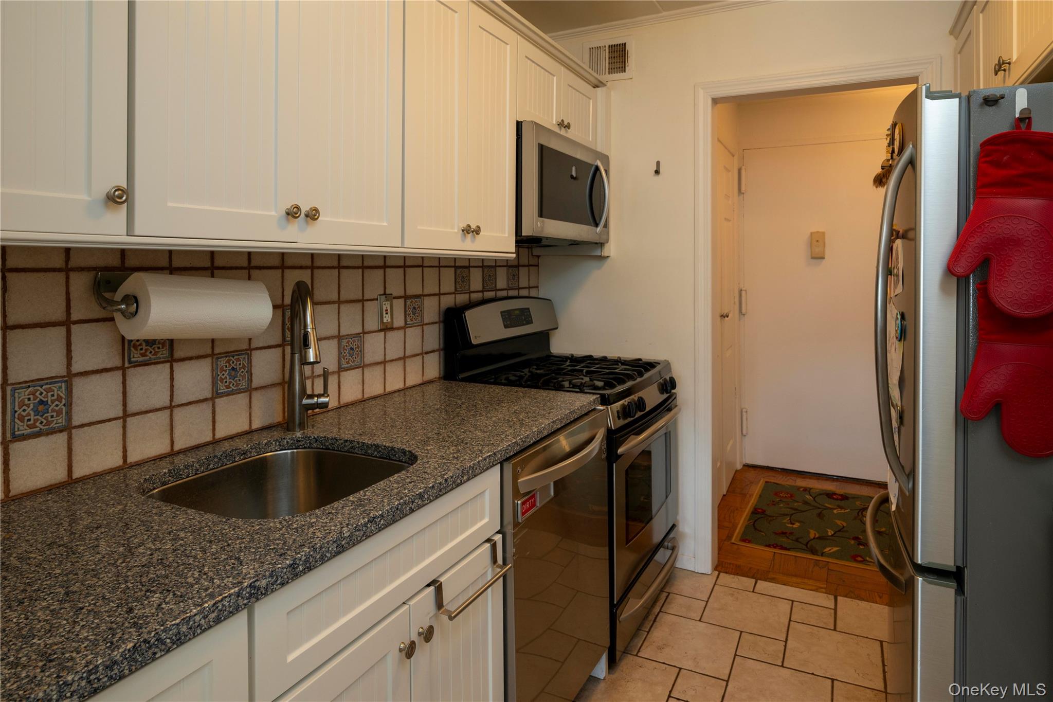 #5 photo, 200 Diplomat Drive, Mount Kisco , NY 10549