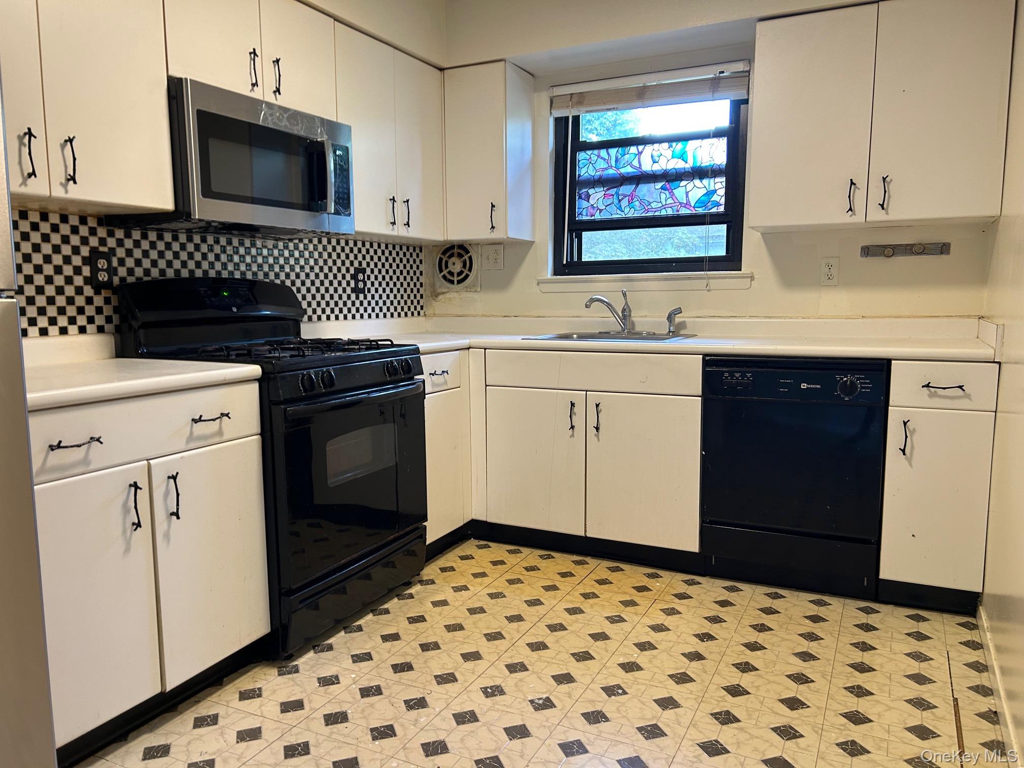 #3 photo, 220 Sneden Place, Spring Valley , NY 10977