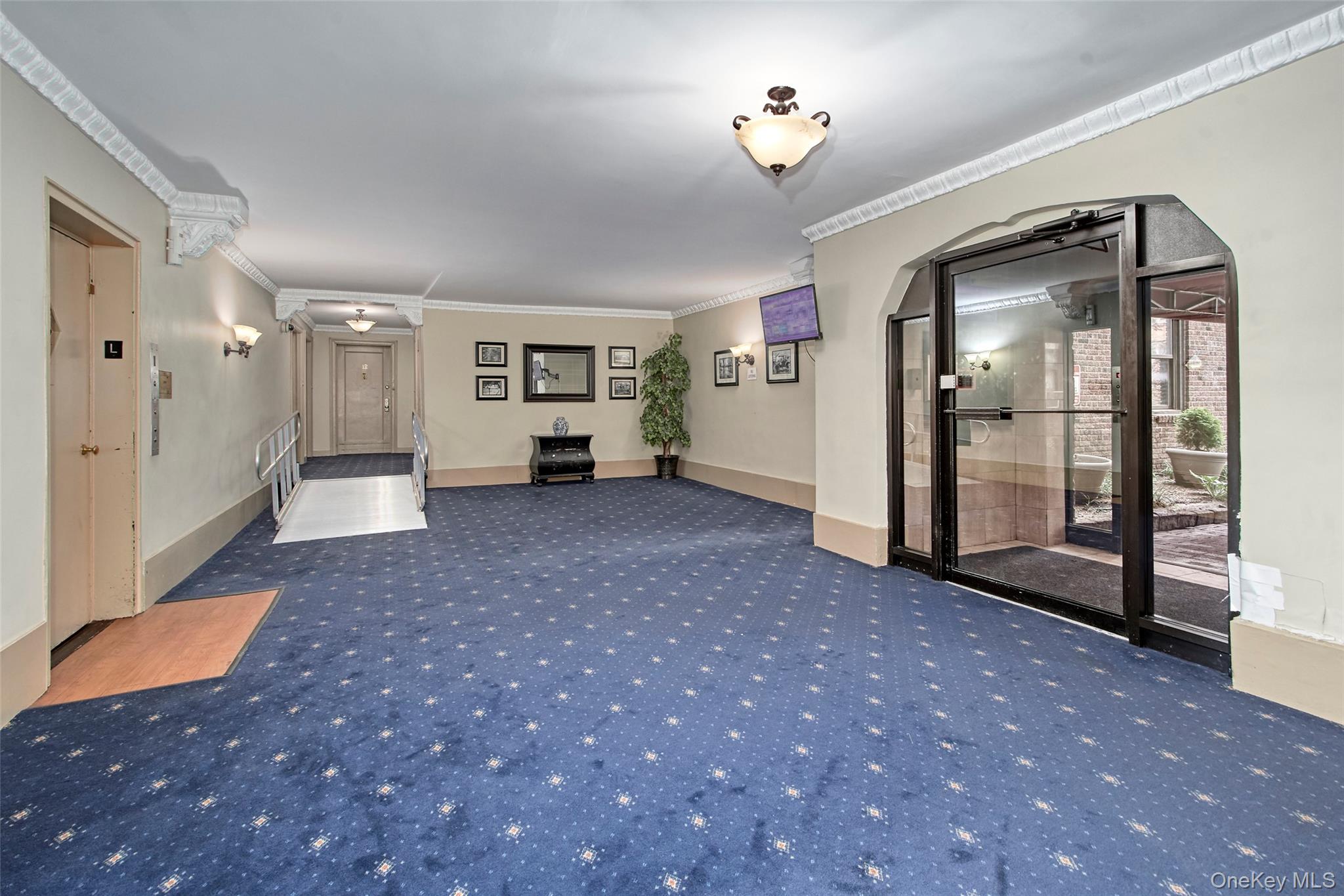 #14 photo, 312 Main Street, White Plains , NY 10601