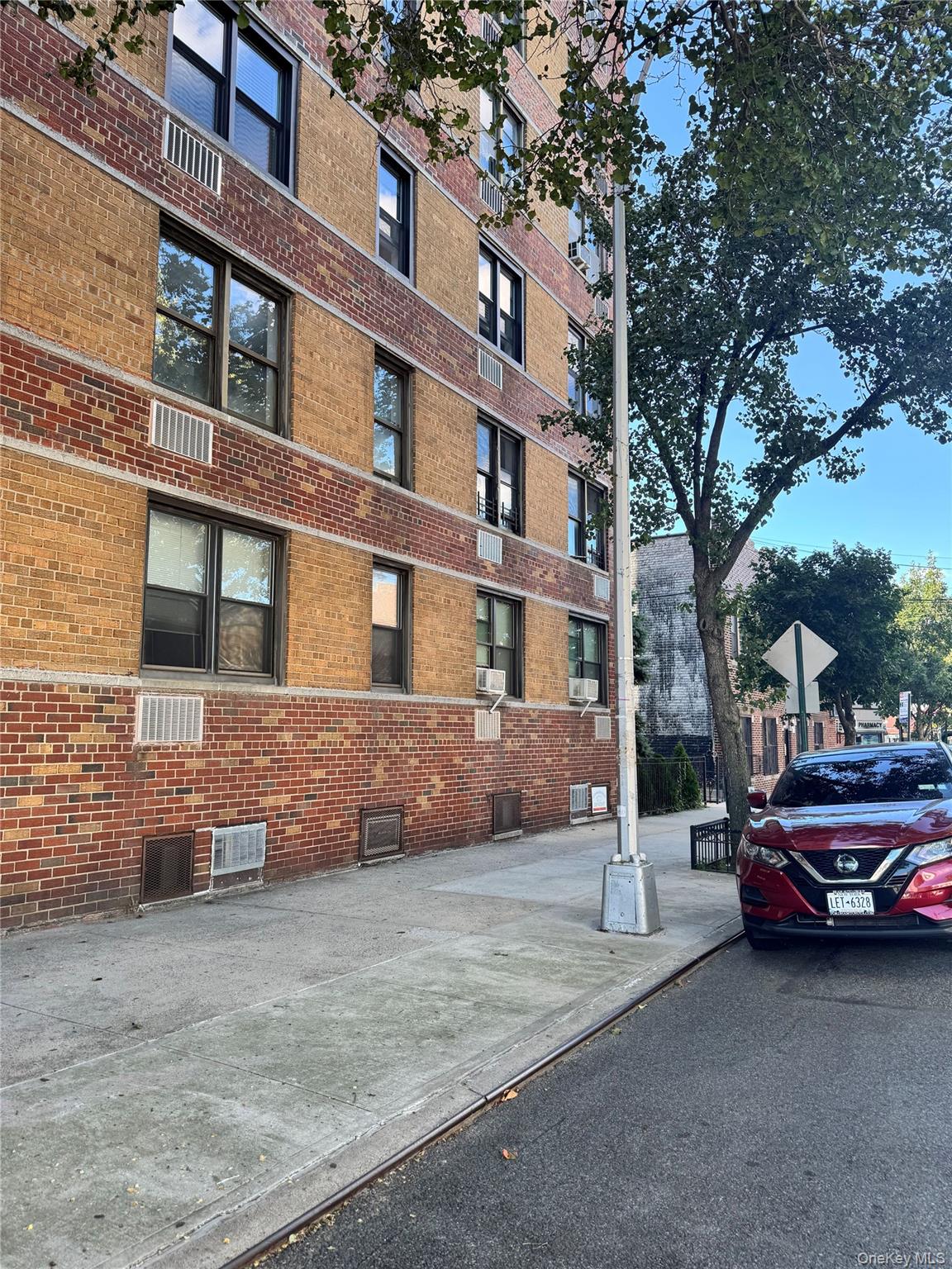 #1 photo, 1725 Edison Avenue, برونكس Bronx , NY 10461