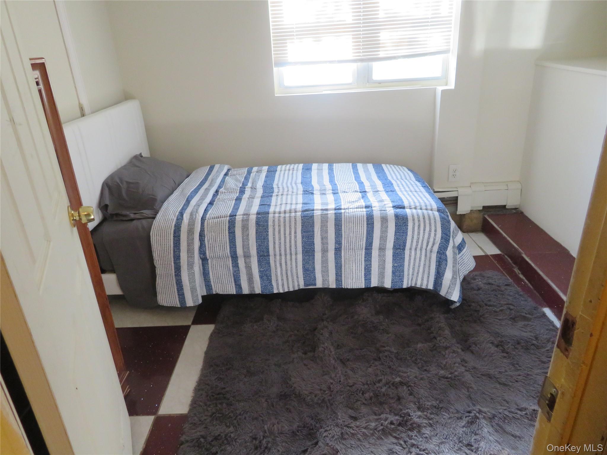 #1 photo, 1094 Nugent Avenue, सफ़ोक काउंटी Bay Shore , NY 11706