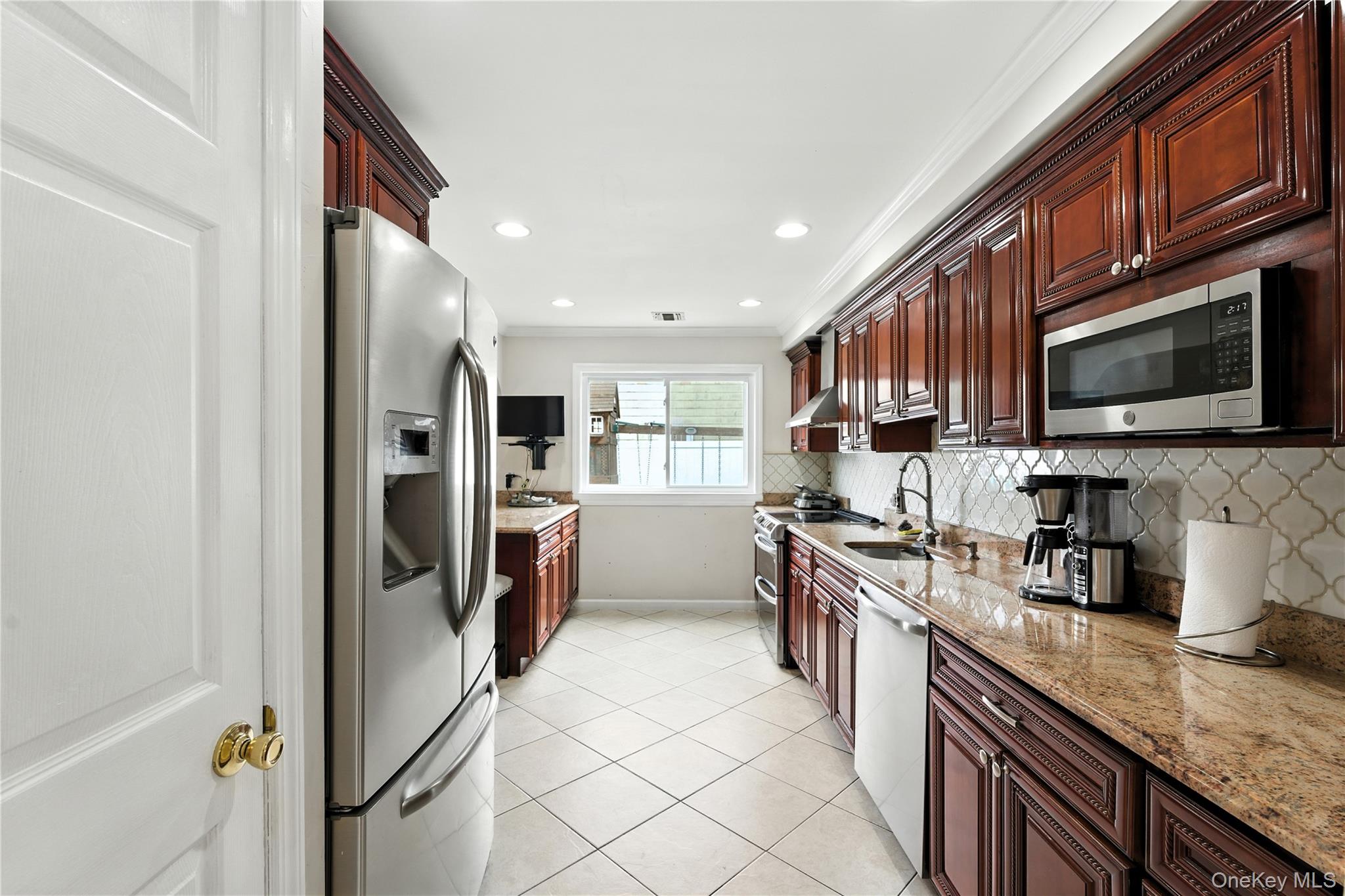 #11 photo, 86 Riddle Street, サフォーク郡 Brentwood , NY 11717