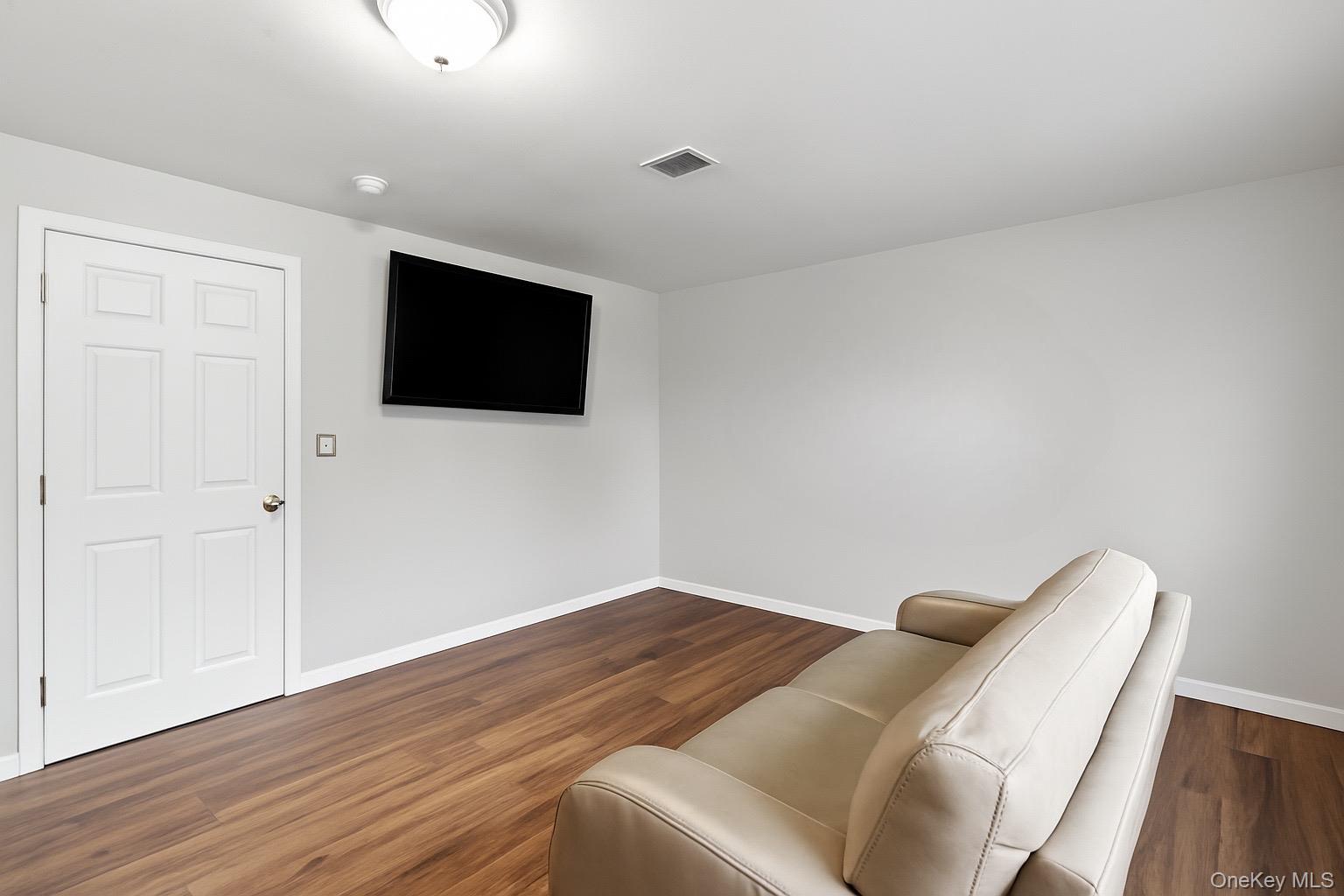 #16 photo, 86 Riddle Street, サフォーク郡 Brentwood , NY 11717