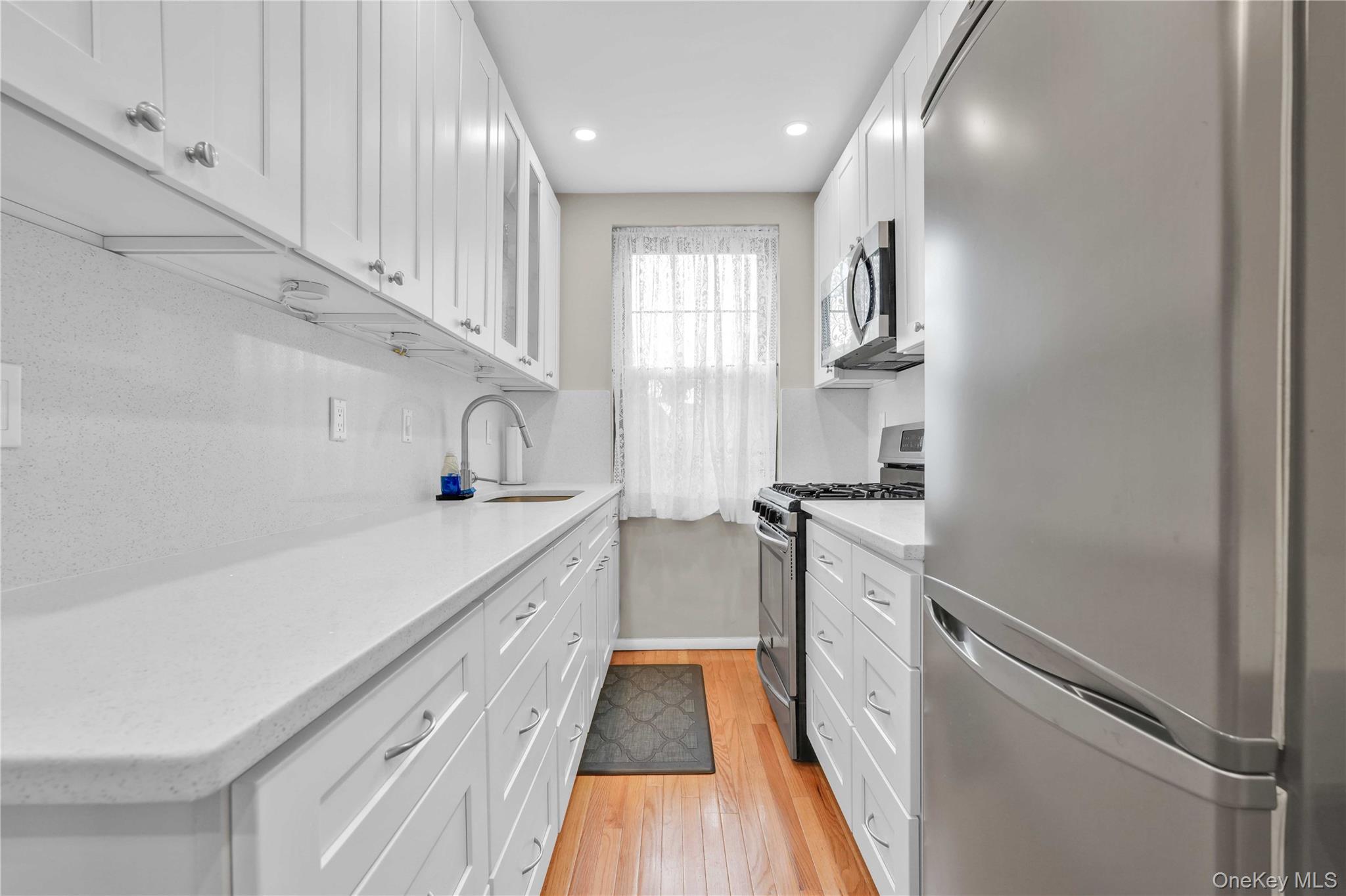 #11 photo, 70-47A Park Drive, クイーンズ区 Kew Garden Hills , NY 11367