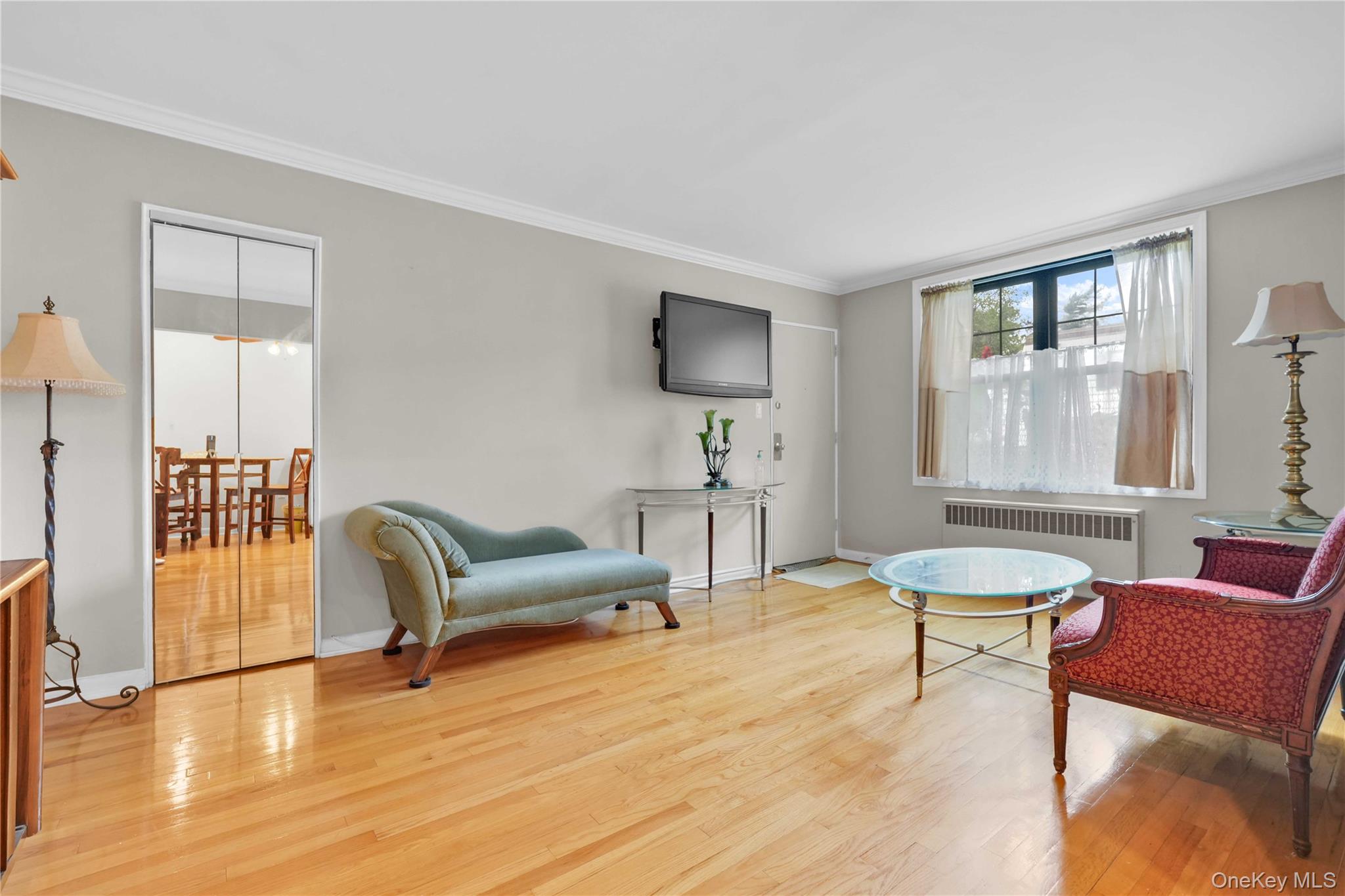 #4 photo, 70-47A Park Drive, クイーンズ区 Kew Garden Hills , NY 11367