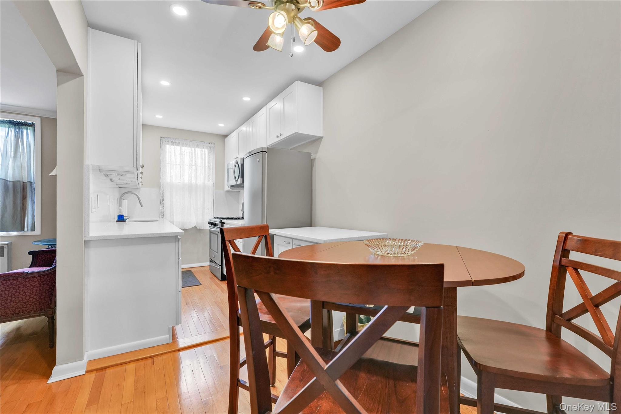 #8 photo, 70-47A Park Drive, クイーンズ区 Kew Garden Hills , NY 11367