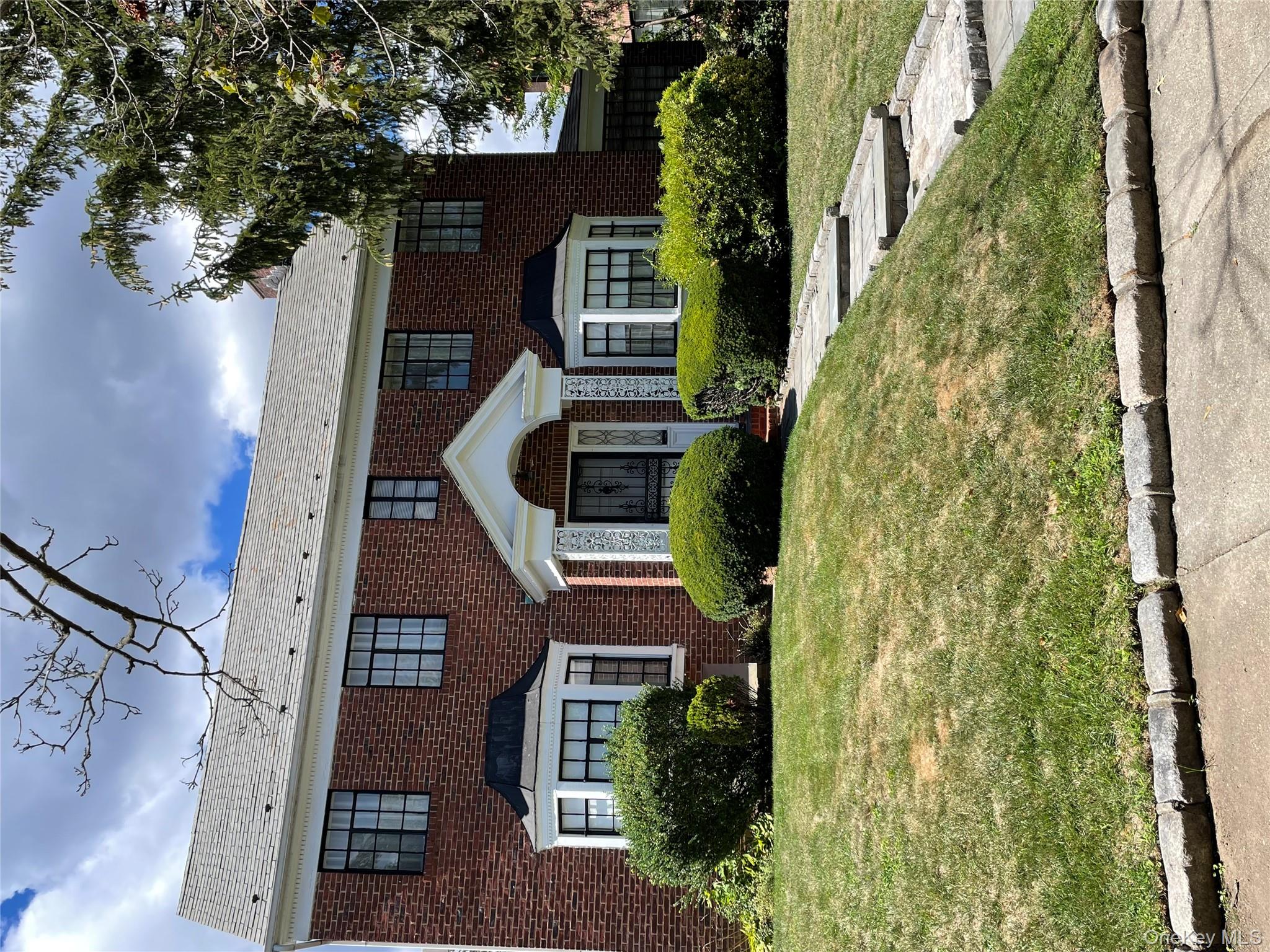 #1 photo, 32-12 161st Street, 法拉盛 Flushing , NY 11358