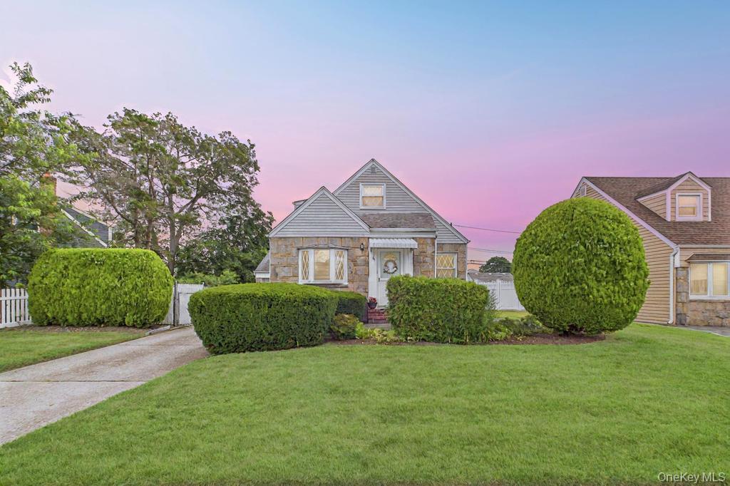 #1 photo, 81 Cedarlawn Boulevard, नासाउ काउंटी Valley Stream , NY 11580