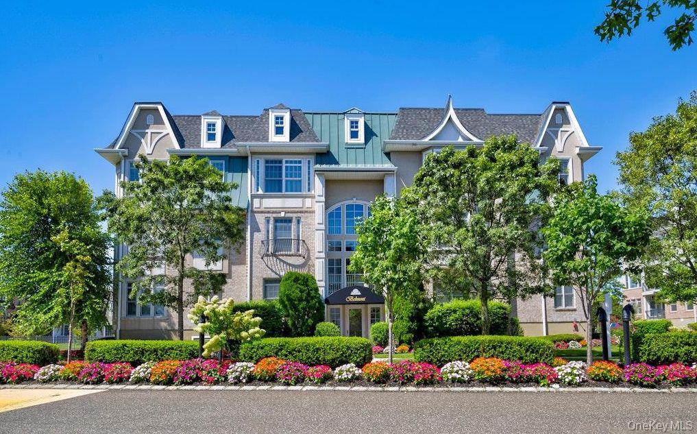 #1 photo, 323 Roosevelt Way, ナッソー郡 Westbury , NY 11590