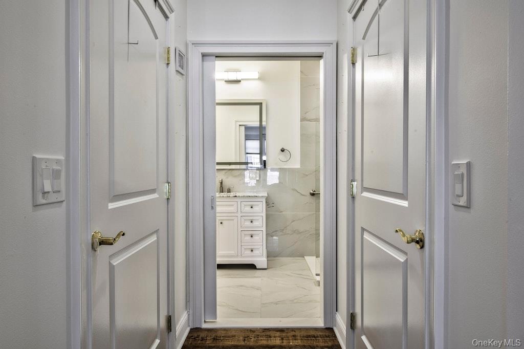 #18 photo, 323 Roosevelt Way, ナッソー郡 Westbury , NY 11590