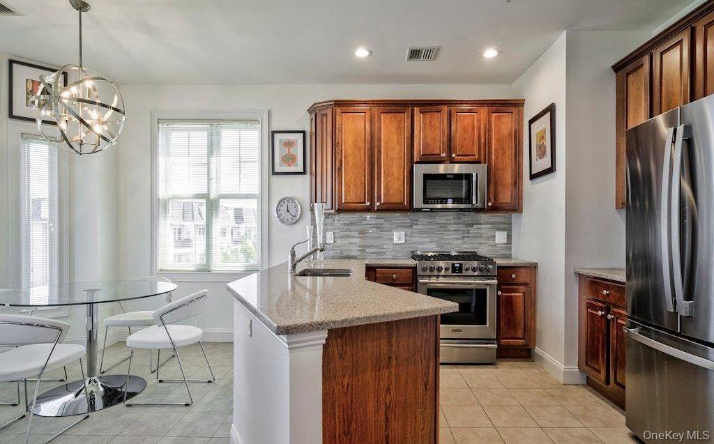 #4 photo, 323 Roosevelt Way, ナッソー郡 Westbury , NY 11590