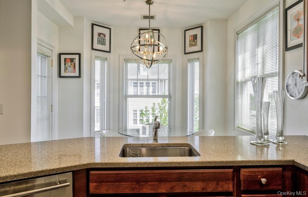 #5 photo, 323 Roosevelt Way, ナッソー郡 Westbury , NY 11590