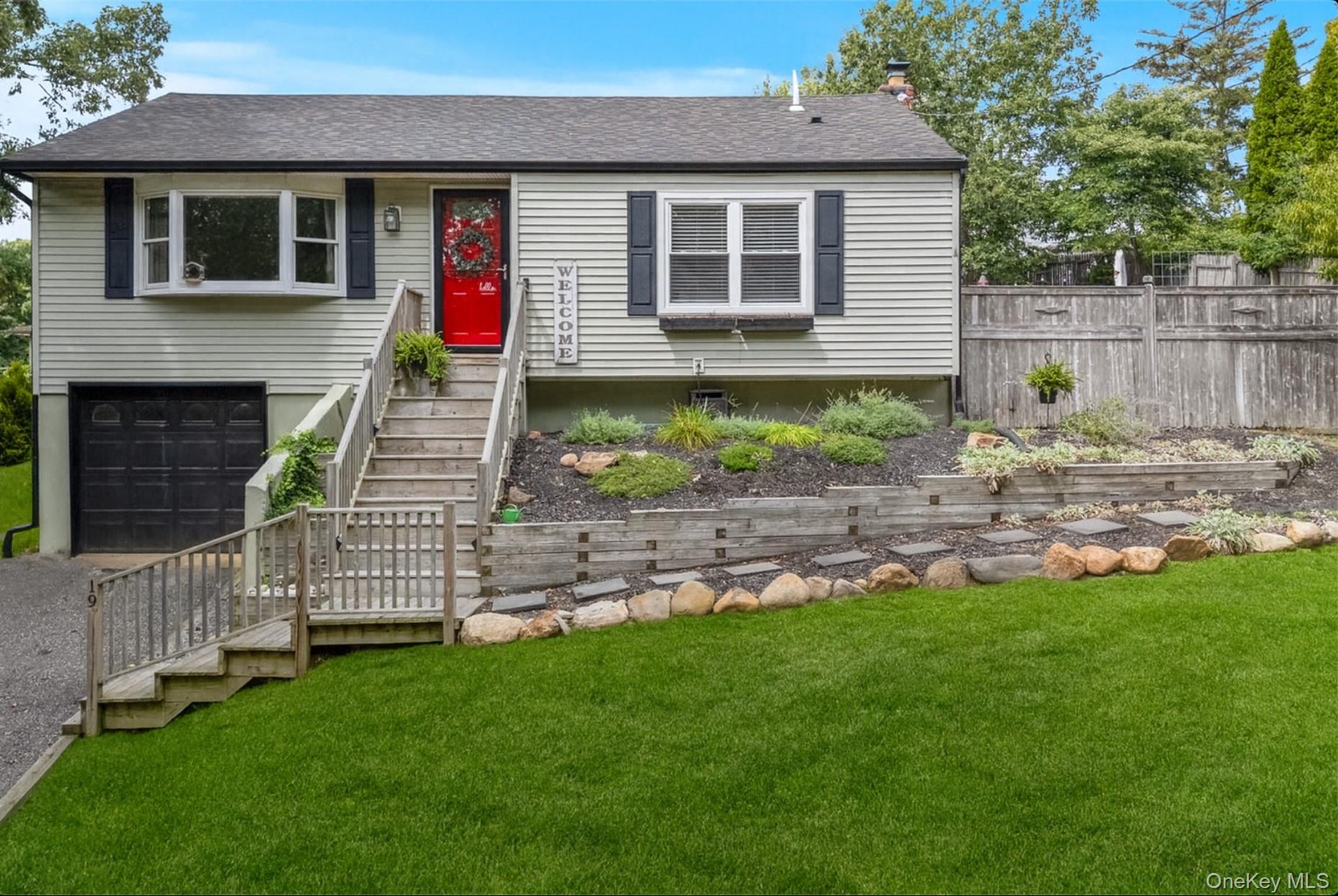 #1 photo, 19 Hawthorne Road, सफ़ोक काउंटी Rocky Point , NY 11778