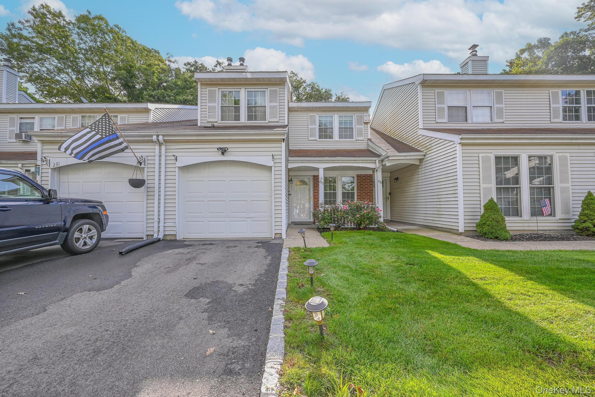 #1 photo, 232 Ivy Meadow Court, सफ़ोक काउंटी Middle Island , NY 11953