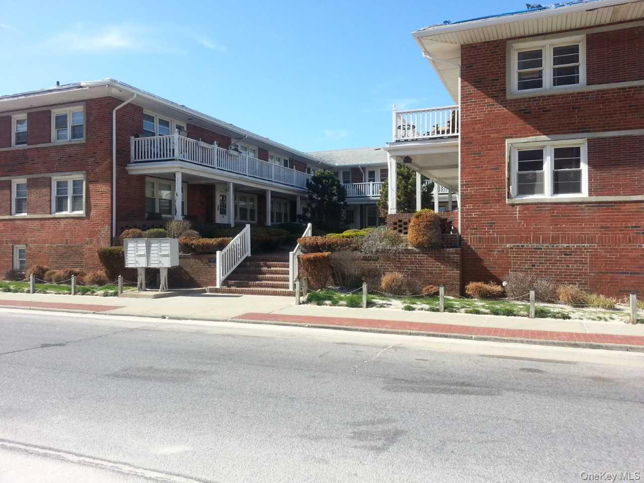 #1 photo, 215 W Broadway, ナッソー郡 Long Beach , NY 11561