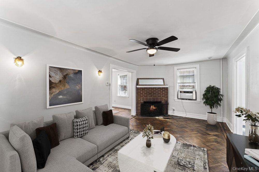 #3 photo, 102-05 217th Street, クイーンズ区 Queens Village , NY 11429