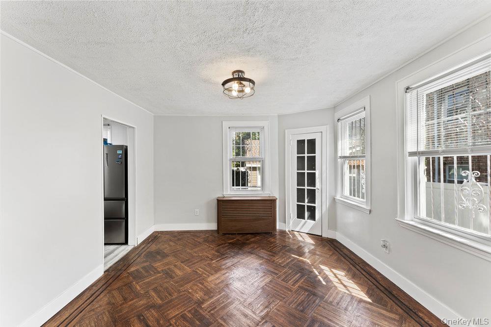 #7 photo, 102-05 217th Street, クイーンズ区 Queens Village , NY 11429