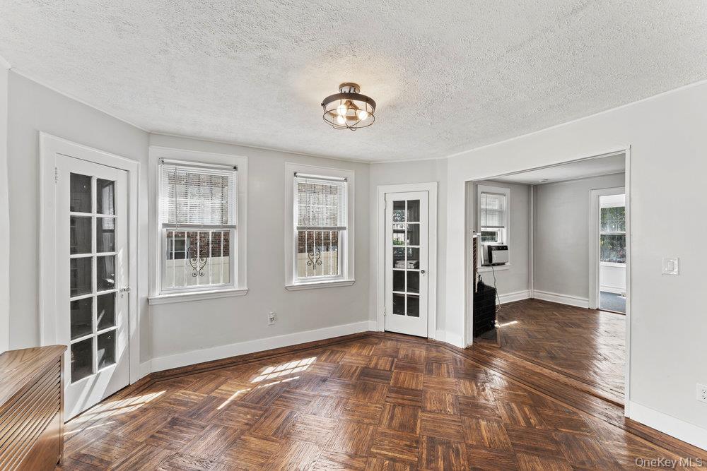 #8 photo, 102-05 217th Street, クイーンズ区 Queens Village , NY 11429