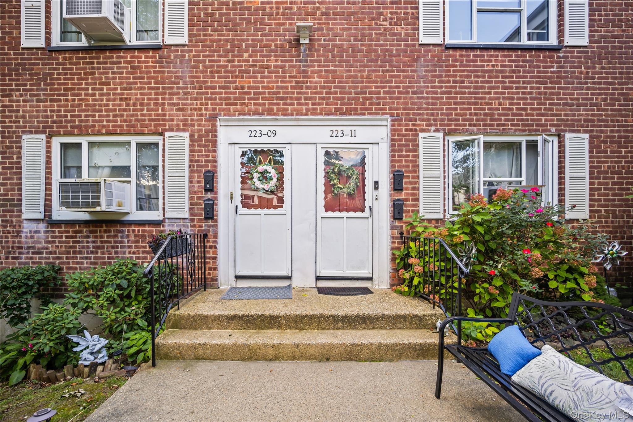 #1 photo, 223-11 Manor Road, क्वीन्स गाँव Queens Village , NY 11427