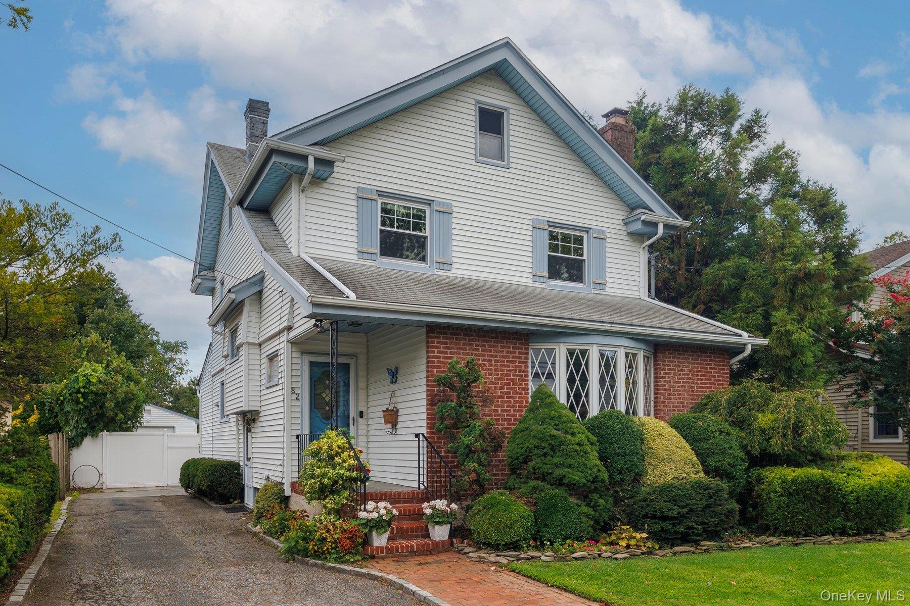 #1 photo, 82 Robertson Road, नासाउ काउंटी Lynbrook , NY 11563