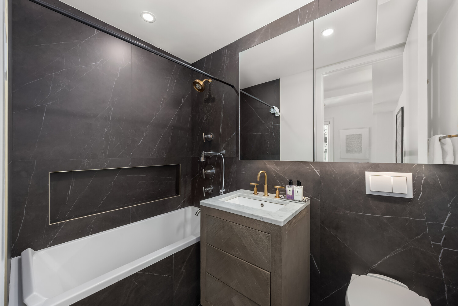 #13 photo, 45 E 9TH Street, マンハッタン Greenwich Village , NY 10003