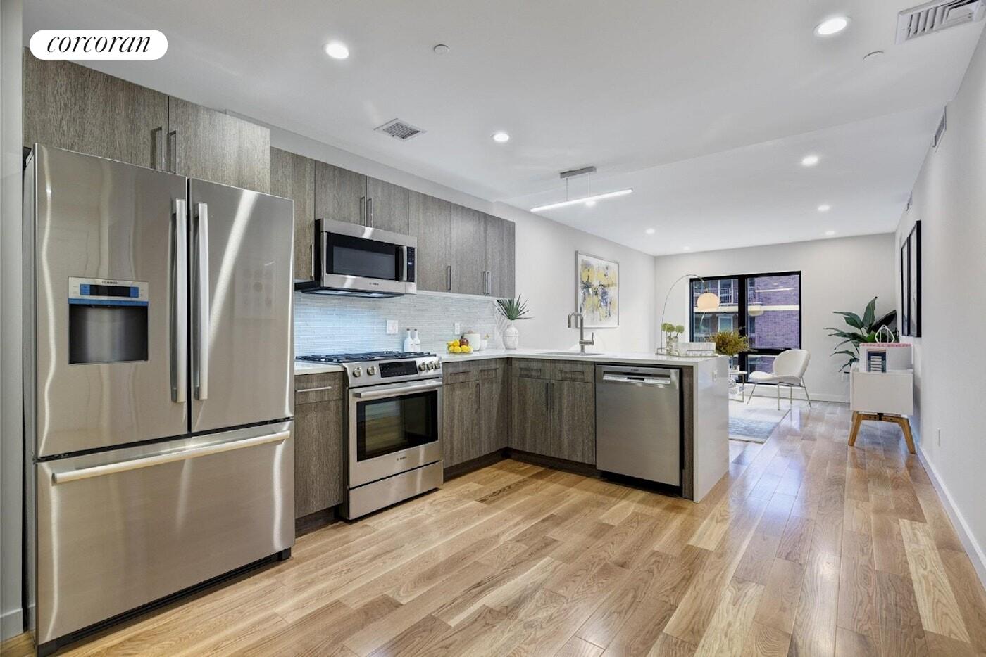 #4 photo, Astoria, クイーンズ区 Astoria , NY 11106