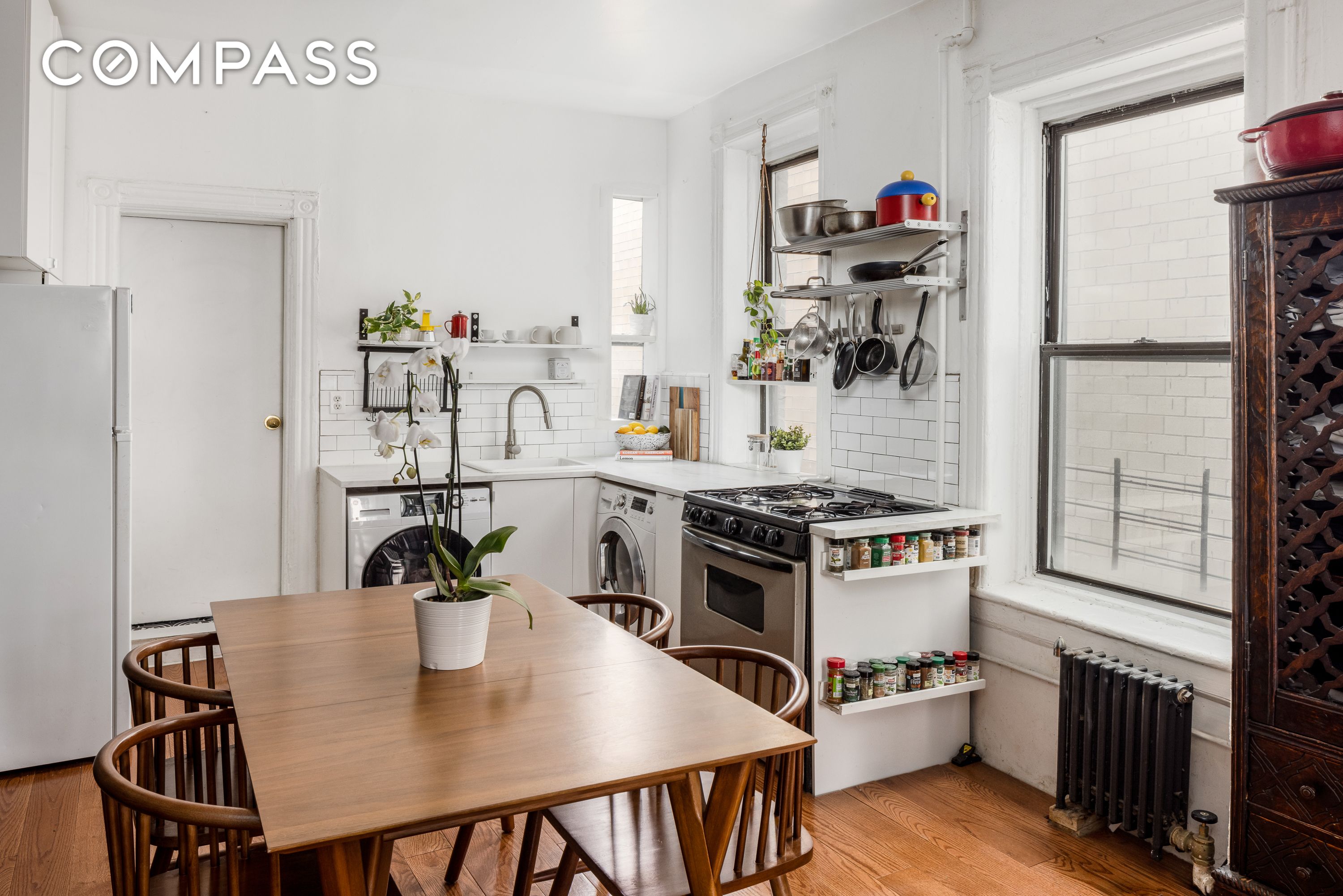 #5 photo, 327 E 3rd Street, マンハッタン East Village , NY 10009