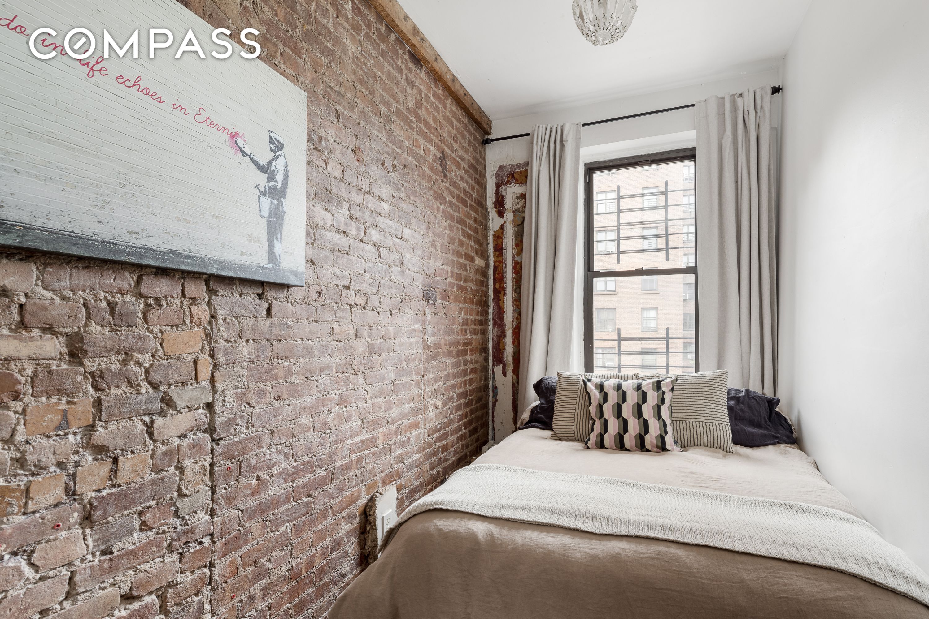 #6 photo, 327 E 3rd Street, マンハッタン East Village , NY 10009