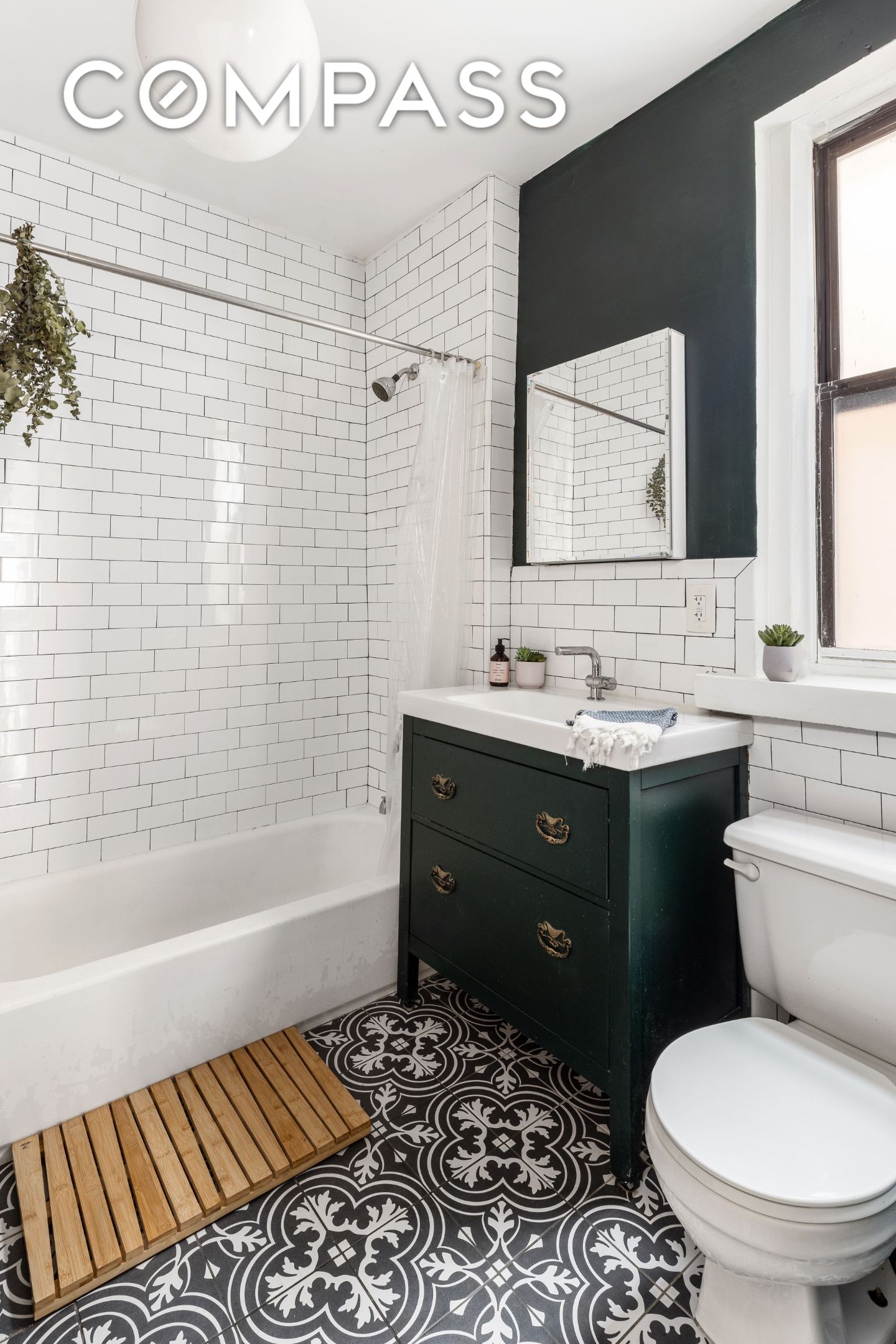 #8 photo, 327 E 3rd Street, マンハッタン East Village , NY 10009